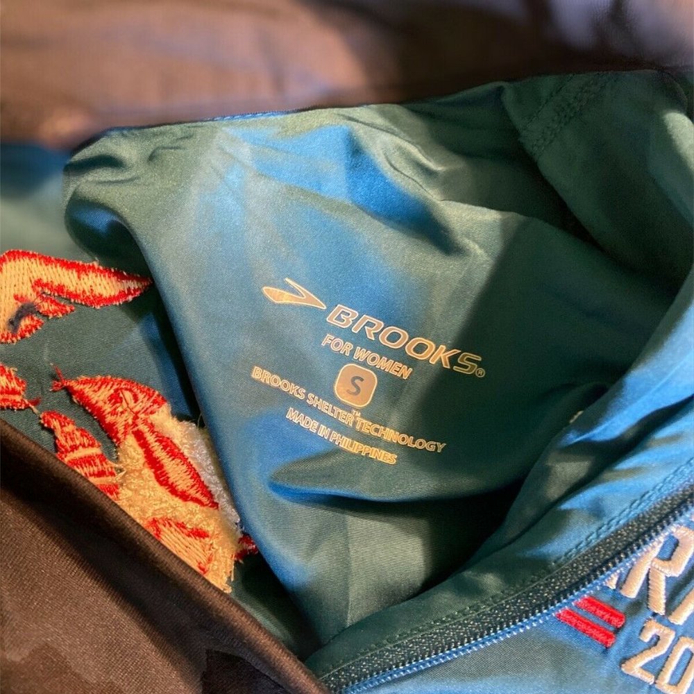 Brooks USMC Marine Corps Marathon 2014 Jacket NWT - Picture 8 of 8